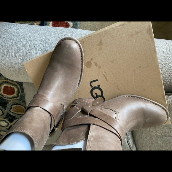 UGG boots - Picture 2 of 6